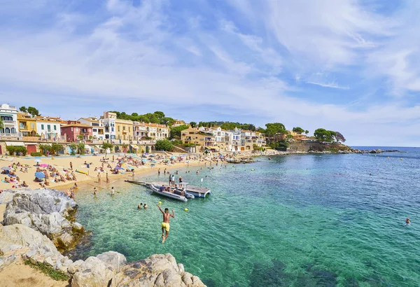 Calella Palafrugell España Septiembre 2018 Turistas Disfrutando Baño Sol Platja — Foto de Stock