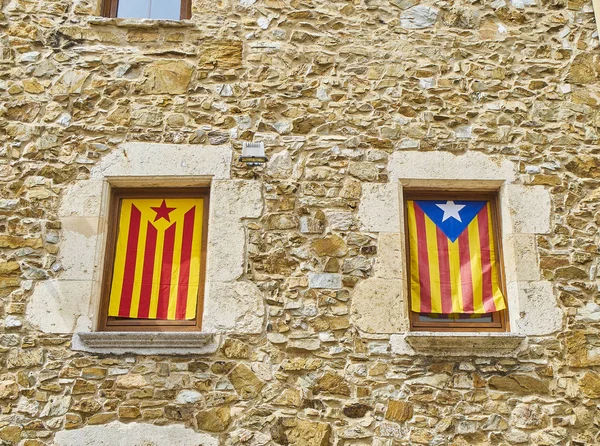 Flags Independence Movement Catalonia Called Estelada Unofficial Adorned Windows House — Stock Photo, Image