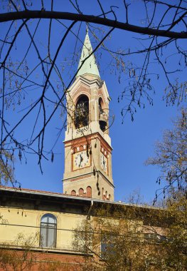 Chiesa di Santa Maria del Rosario kilisenin çan kulesi. Piazza Del Rosario kare görüntüleyin. Milan, Lombardiya, İtalya.