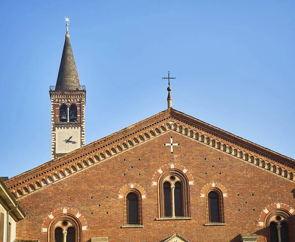 Szczegółowo Główne Fasady Bazyliki Saint Eustorgio Widok Placu Piazza Sant — Zdjęcie stockowe