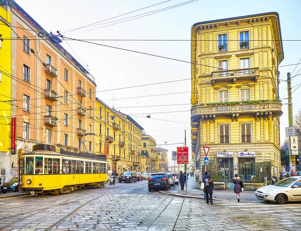 Milano Italia Dicembre 2018 Tram Che Attraversa Corso Cristoforo Colombo — Foto Stock