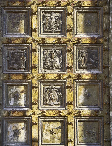 Detalle Puerta Fachada Principal Basílica San Eustorgio Vista Desde Piazza —  Fotos de Stock