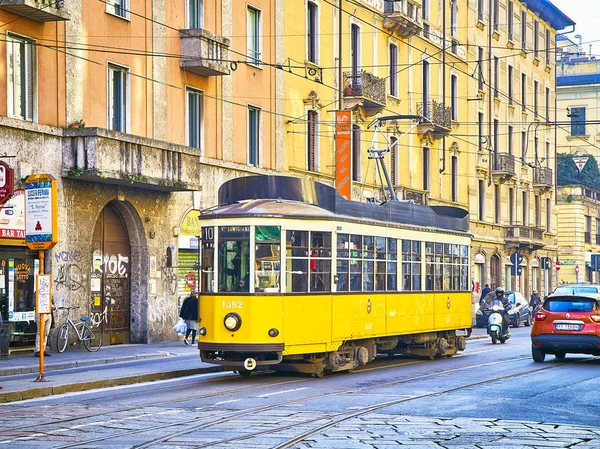 Milano Italia Dicembre 2018 Tram Che Attraversa Corso Cristoforo Colombo — Foto Stock