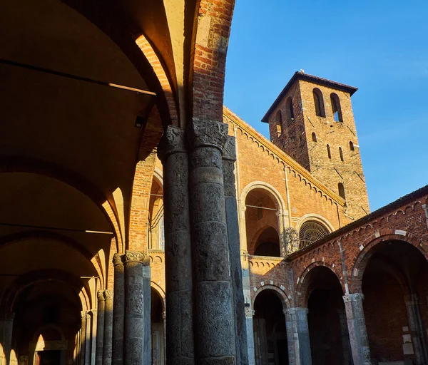 Vista Fachada Oeste Ansperto Atrium Basílica Sant Ambrogio Milão Lombardia — Fotografia de Stock