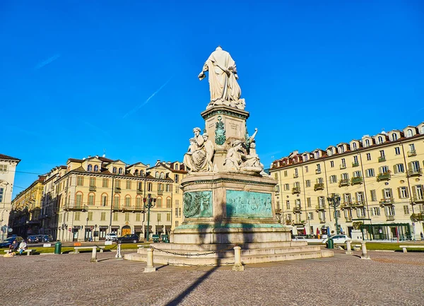 トリノ イタリア 2018 カミッロ ベンソ カウントのカヴール広場カルロ エマヌエーレ 世広場の記念碑は 広場カリーナとしても知っています イタリア — ストック写真