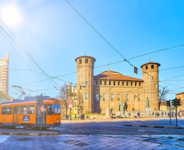 Torino, İtalya - 31 Aralık 2018. Castello degli Acaja Castle Piazza Castello Meydanı'nda. Turin, Piedmont, İtalya.