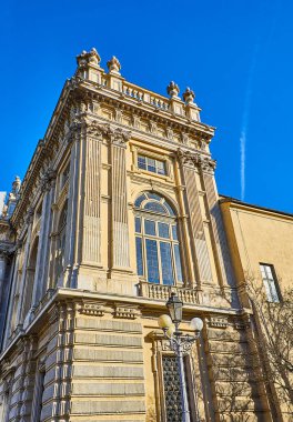 Torino, İtalya - 31 Aralık 2018. Palazzo Madama Piazza Castello meydanında cephe detay lateral. Turin, Piedmont, İtalya.
