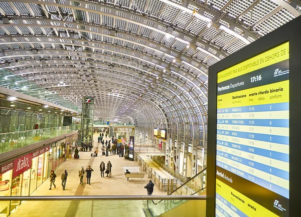 意大利都灵 2019年1月1日 在苏萨港火车站大厅的旅客 皮埃蒙特 意大利 — 图库照片