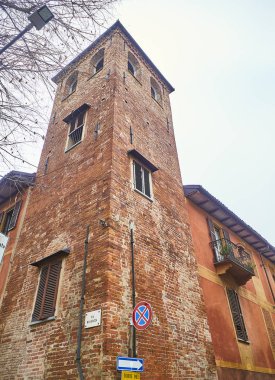 Asti, İtalya - 1 Ocak 2019. Torre dei Natta Kulesi. Via Milliavacca üzerinden Natta köşe ile gelen görüntüleyin. Asti, Piedmont, İtalya.