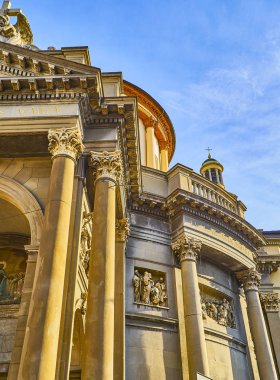 Cephe detay Immacolata Chiesa Prepositurale di Santa Maria delle Grazie Kilisesi. Viale baba Giovanni XXIII sokaktan görüntüleyin. Bergamo, Lombardy, İtalya.