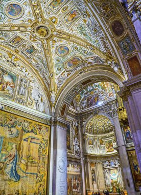 Bergamo, İtalya - 3 Ocak 2019. Basilica di Santa Maria Maggiore koridor veya Transept kanat. Piazza del Duomo, Citta Alta, Bergamo, Lombardy, İtalya.