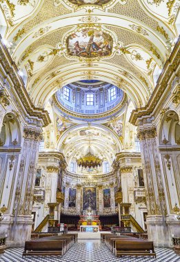 Bergamo, İtalya - 3 Ocak 2019. NEF The Saint Alessandro Cathedral, Duomo di Bergamo, Citta Alta. Lombardy, İtalya.