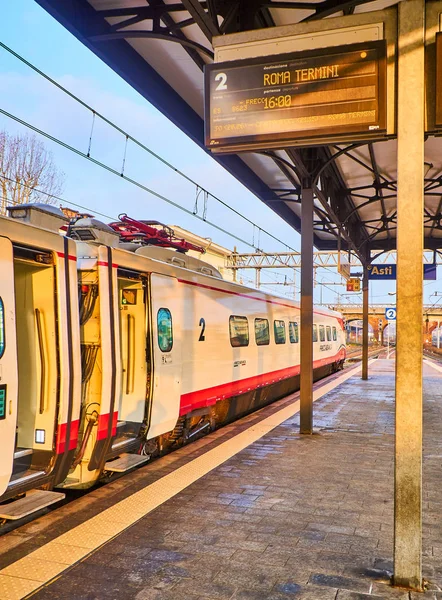 Asti Italia Enero 2019 Tren Trenitalia Una Estación Tren Italiana — Foto de Stock