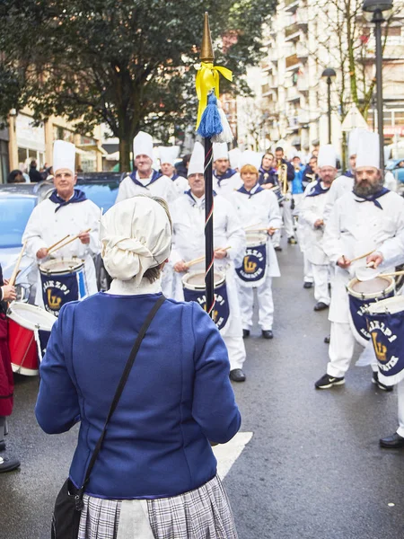 Tamborrada, ünlü davul festivale, davul çalmayı aşçılar 