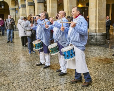 Vatandaşlar, Tamborrada, celebrat davul festivale davul