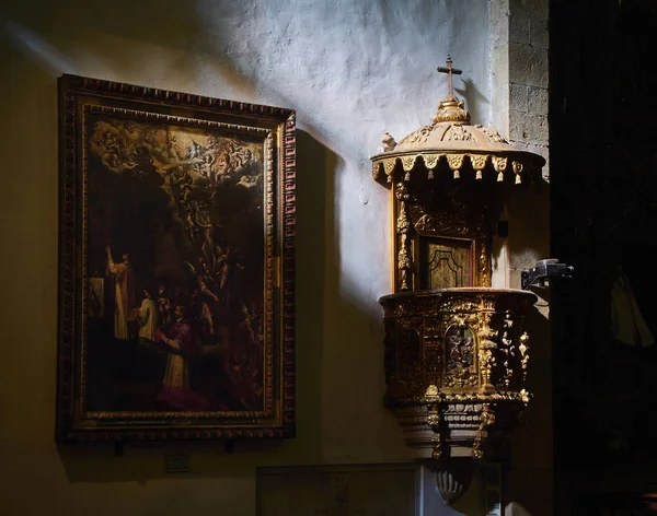 Preekstoel van de kerk van San Juan Bautista (Pasai Donibane). Fan — Stockfoto