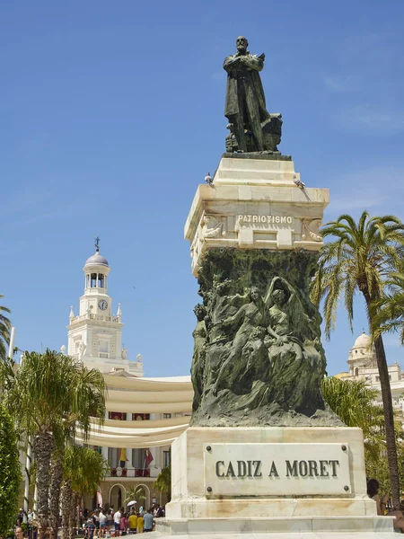 Monument to Segismundo Moret and the Cadiz Town Hall. San Juan de Dios Square. Andalusia, Spain — Stock Photo, Image