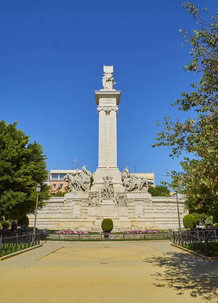 Monumento à Constituição espanhola de 1812 na Plaza de Espana — Fotografia de Stock