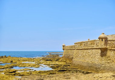 San Sebastian Kalesi, La Caleta adasında bir kale. Cadiz. Endülüs, İspanya.