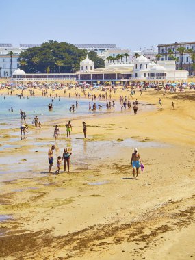 La Caleta plajı. Paseo Fernando Quiones Gezinti manzarası. Cadiz. Endülüs, İspanya.