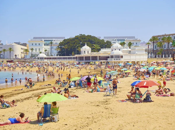 La Caleta Beach. Uitzicht vanaf Paseo Fernando Quinones promenade. Cadiz. Andalusië, Spanje. — Stockfoto