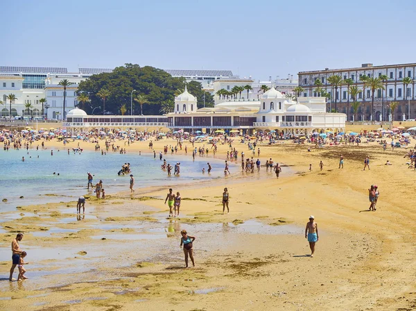 Praia de La Caleta. Vista Paseo Fernando Quiones Promenade. Cádiz. Andaluzia, Espanha . — Fotografia de Stock