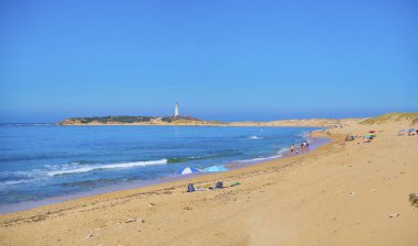 Marisucia plajının panoramik manzarası. Los Canos de Meca, Barbat