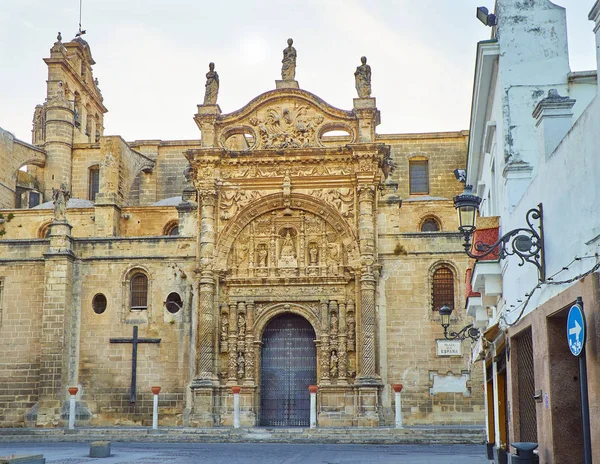 A nagy Perjelség templom és bazilika Nuestra Senora de Los M — Stock Fotó