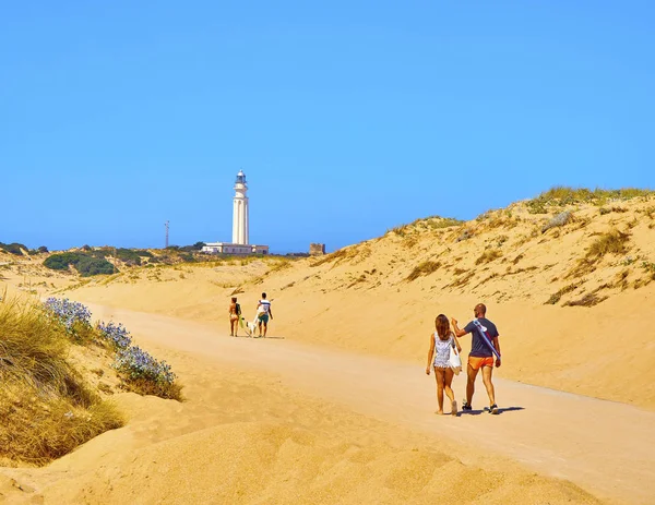 Cabo de Trafalgar Cap Naturpark mit dem berühmten Leuchtturm im Hintergrund. Barbate, Spanien. — Stockfoto