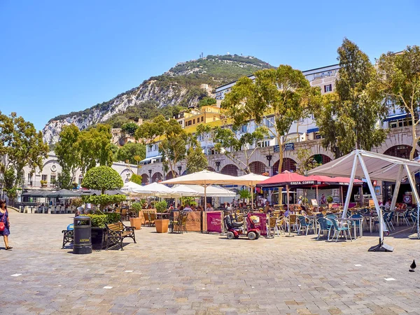 Plaza Casemates. Gibraltar al centro. Territorio británico de ultramar. Reino Unido . — Foto de Stock