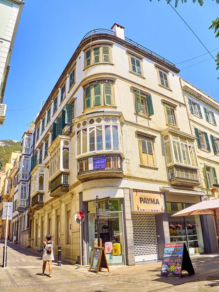 Typická budova Gibraltaru v centru města. Britské zámořské území. Uk. — Stock fotografie