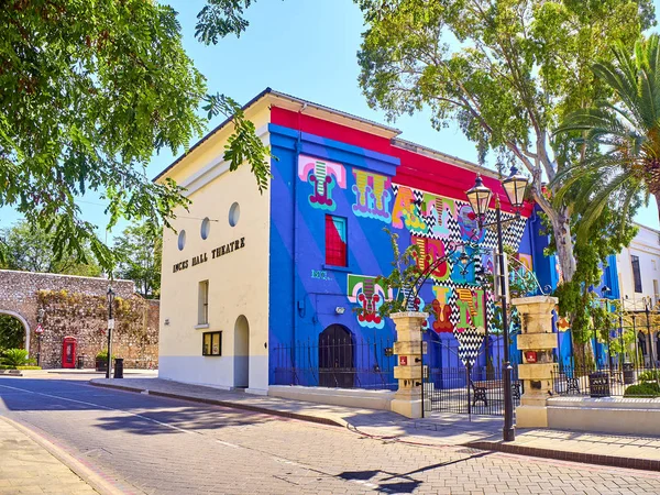 Inces Hall Theatre. Gibraltar Downtown. Brittiska utomeuropeiska territoriet. Storbritannien. — Stockfoto