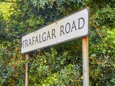 Trafalgar yol işareti.