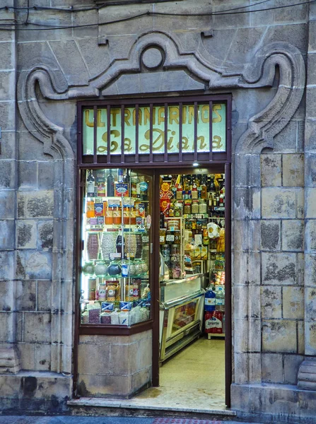 Een antiekwinkel voor een kruidenier in een straat van El Puerto de S — Stockfoto