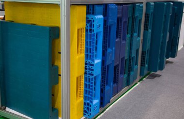 Rafa yerleştirilebilir plastik palet Hdpe malzeme istifleme makineleri için