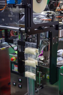 Pirinç otomatik dikey sızdırmazlık ve Paketleme Makinası