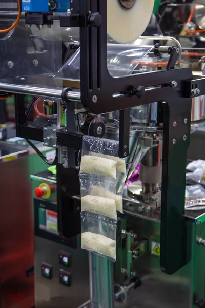 Pirinç otomatik dikey sızdırmazlık ve Paketleme Makinası