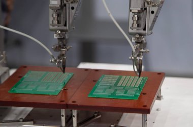 Tam otomatik elektronik sanayi devre kartı derleme makinesi