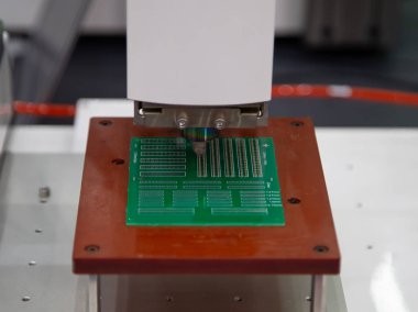 Tam otomatik elektronik sanayi devre kartı derleme makinesi