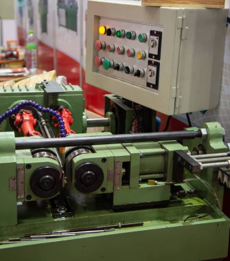 Hidrolik iş parçacığı haddeleme makine İplik iğ üzerinde yapma