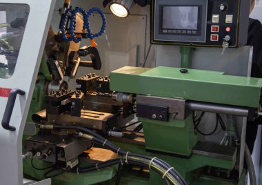 İşlenecek parçanın delik CNC Torna Hidrolik sondaj makinesi