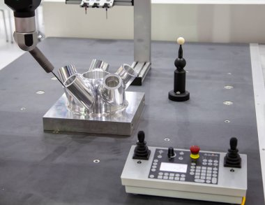 CNC koordinat ölçme robot iş parçası üzerinde ölçüm makinesi