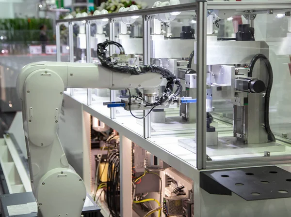 Industria Automatizada Carga Descarga Brazos Robóticos Línea Producción — Foto de Stock