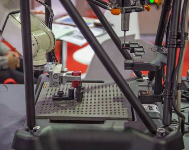 CMM koordinat ölçme makine işe robotik kol wokpiece yükleme