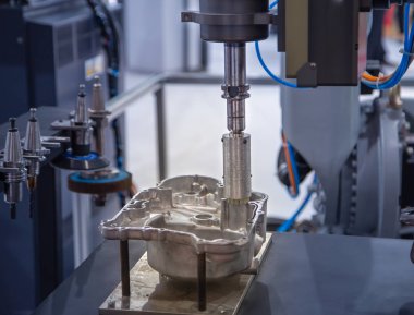 Robot hızlı değişim aracı uygulama ile talaşlı imalat