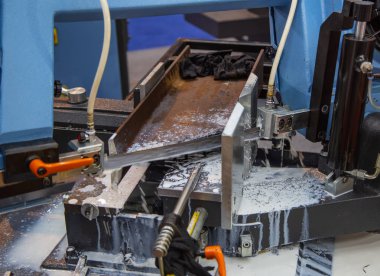 Şerit testere makinesi kesim ışını ile soğutucu