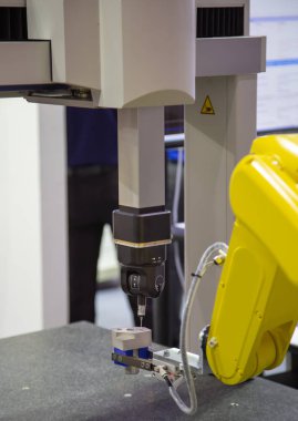 Robotik kol İşlenecek parçanın Cnc Cmm koordinat ölçme robot için yükleme