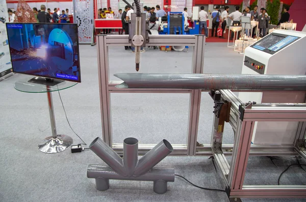 Bangkok, Tayland - 23 Kasım 2018: Cnc boru / kesme ve makine ekran Metalex 2018 eğim tüp