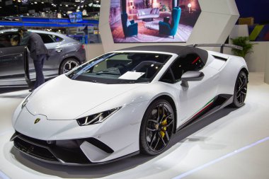 Nonthaburi, Tayland - 4 Aralık 2018: Motor Expo 2018 yılında sunulan Lamborghini Huracan