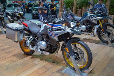 Nonthaburi, Tayland - 4 Aralık 2018: Motor Expo 2018 yılında sunulan Bmw F 850 Gs adventure motosiklet